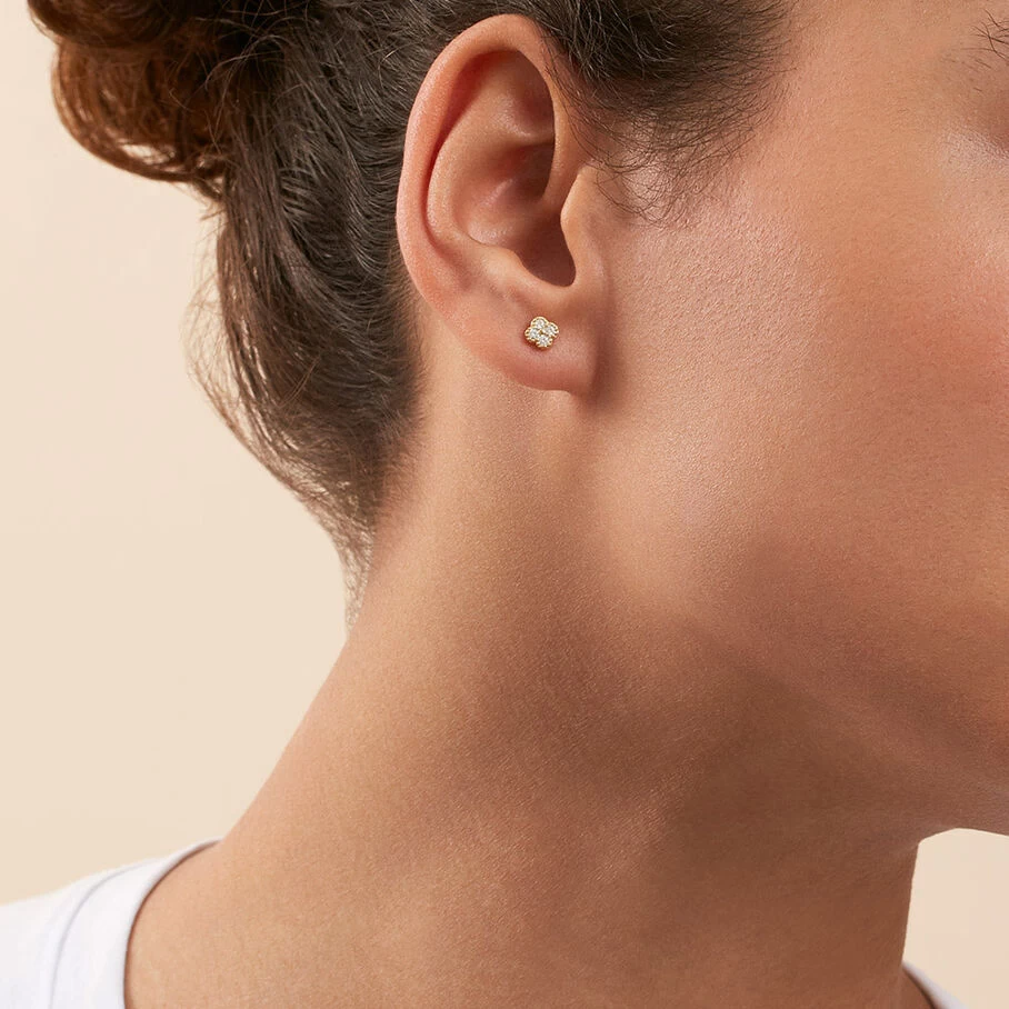 Boucles D'oreilles Puces BELOVED - Cristal / Doré 2 Boucles D'oreilles Puces BELOVED - Cristal / Doré – Image 2