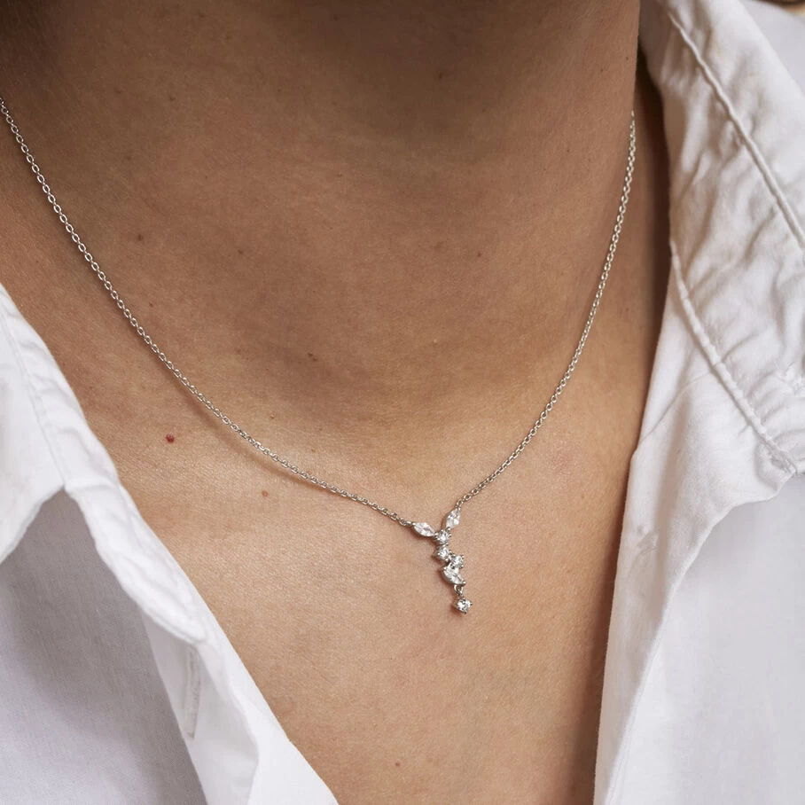 Collier Ras Du Cou PLEIADES - Cristal / Argenté 2 Collier Ras Du Cou PLEIADES - Cristal / Argenté – Image 2