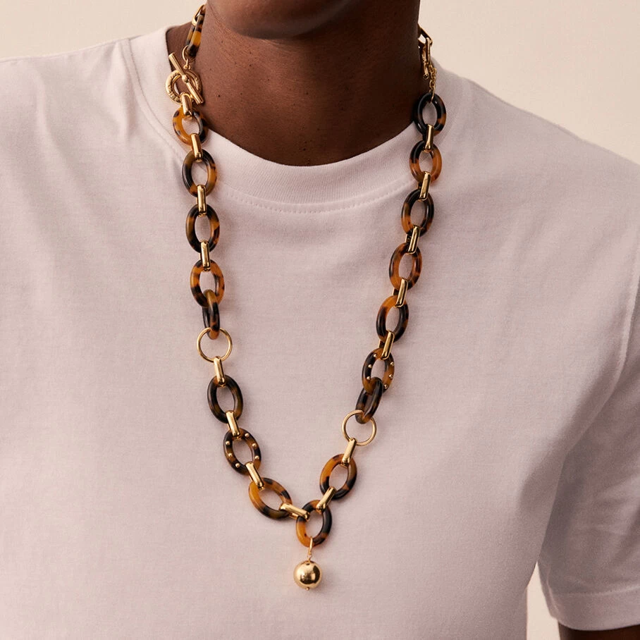 Collier Mi-long BOUCLE - Ecaille / Doré 2 Collier Mi-long BOUCLE - Ecaille / Doré – Image 2